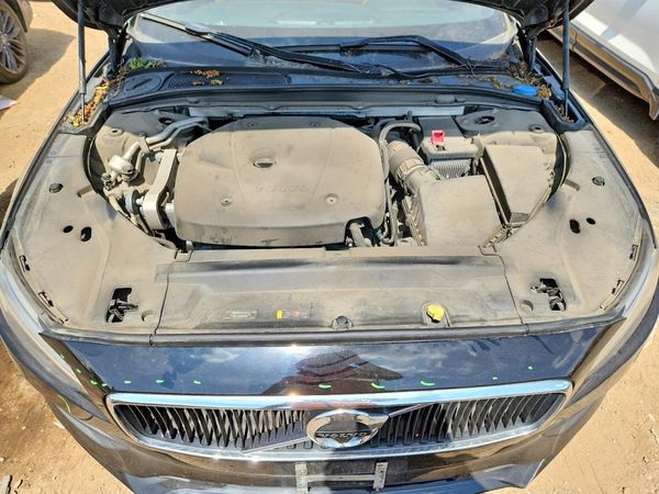 2018 VOLVO S90 Momentum