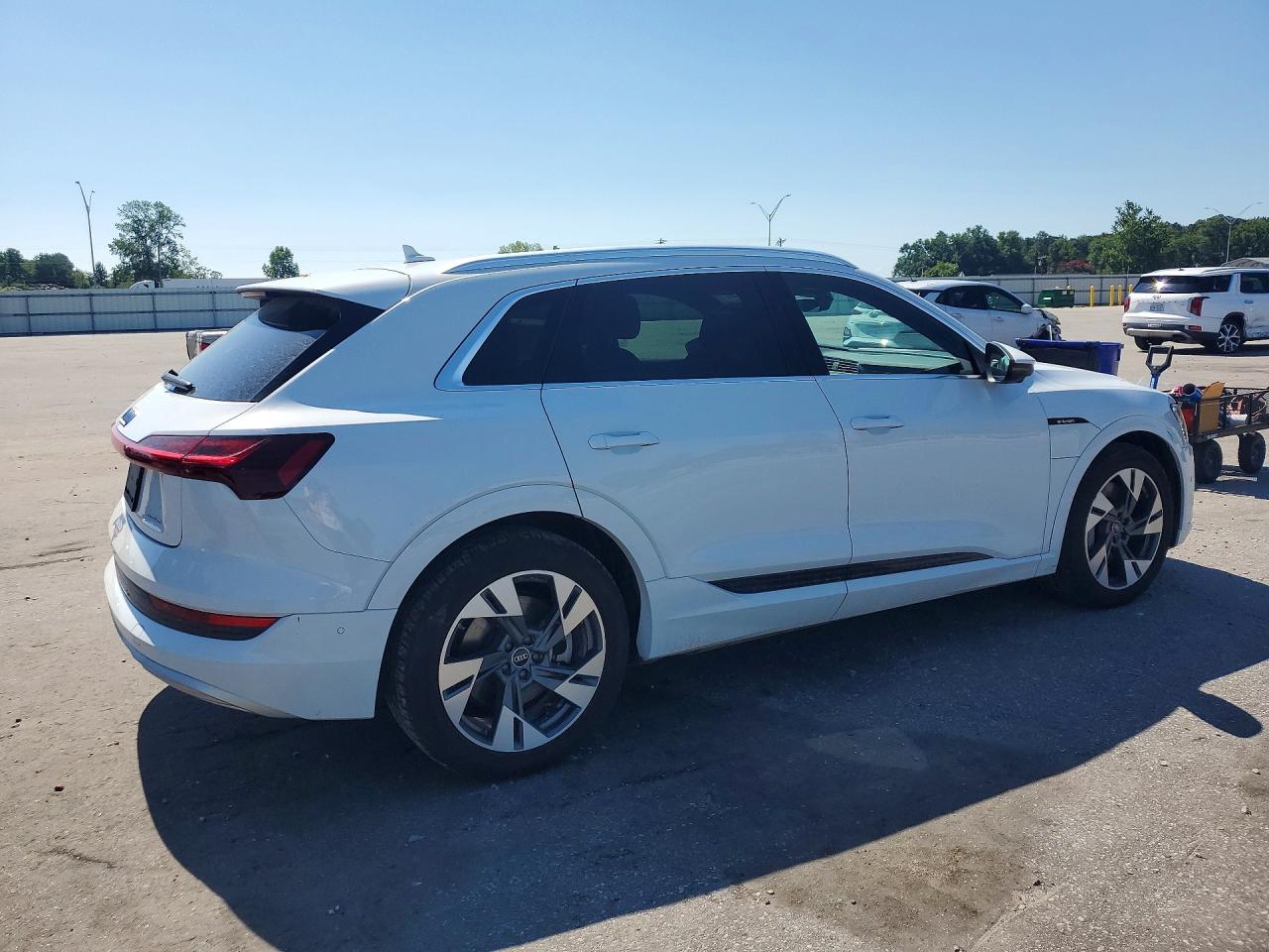2023 AUDI E-TRON quattro Premium Plus