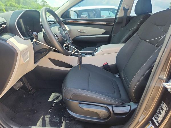 2023 HYUNDAI TUCSON SE