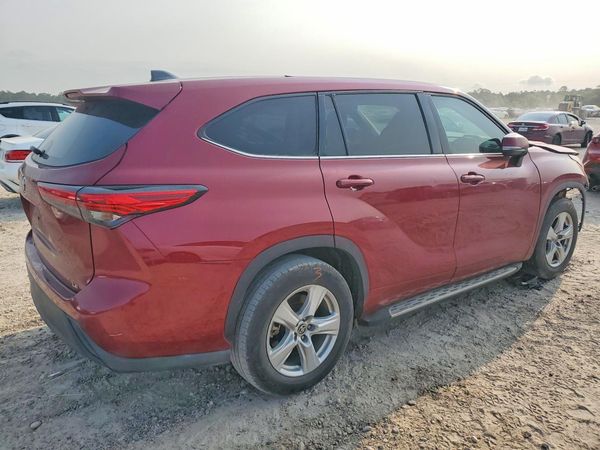 2022 TOYOTA HIGHLANDER LE