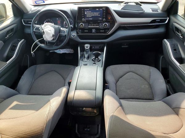 2022 TOYOTA HIGHLANDER LE