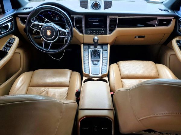 2017 PORSCHE MACAN