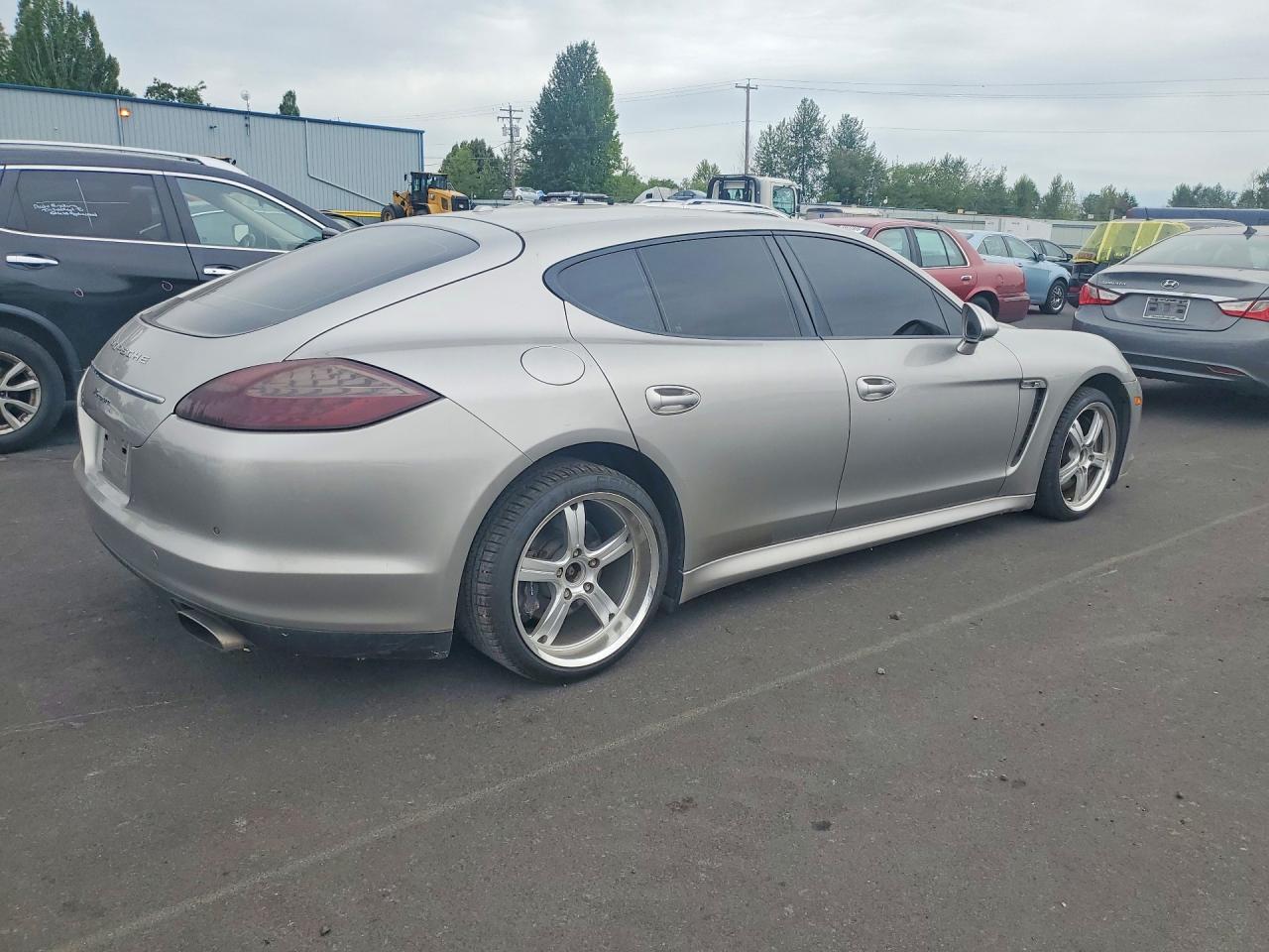 2011 PORSCHE PANAMERA Base (2WD), 4 (4WD)