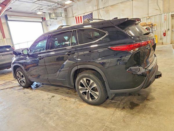 2022 TOYOTA HIGHLANDER XLE