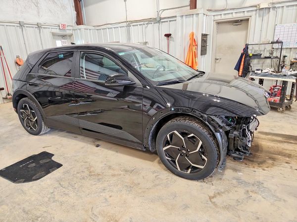 2024 HYUNDAI IONIQ SE — Passenger 3/4