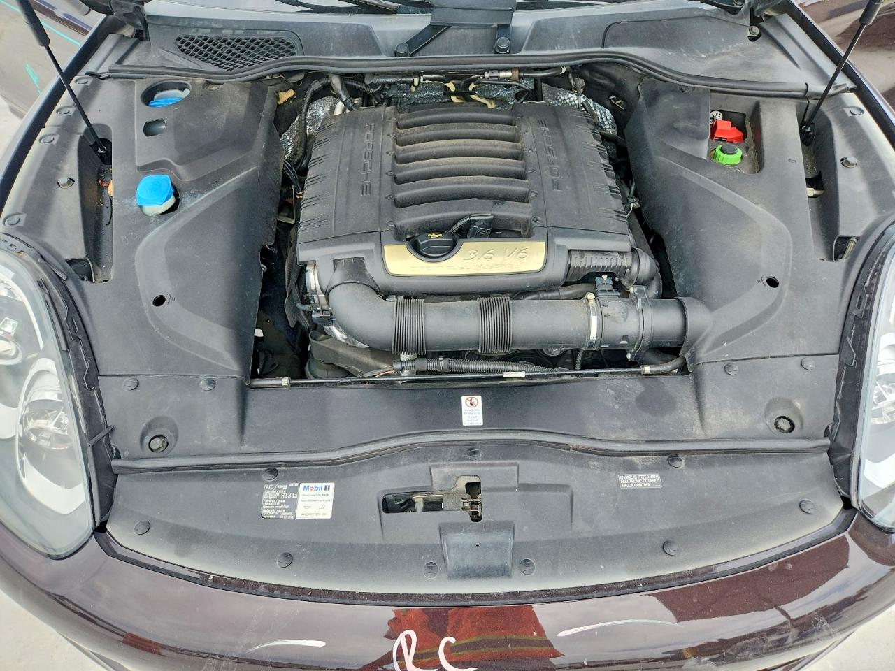 2016 PORSCHE CAYENNE