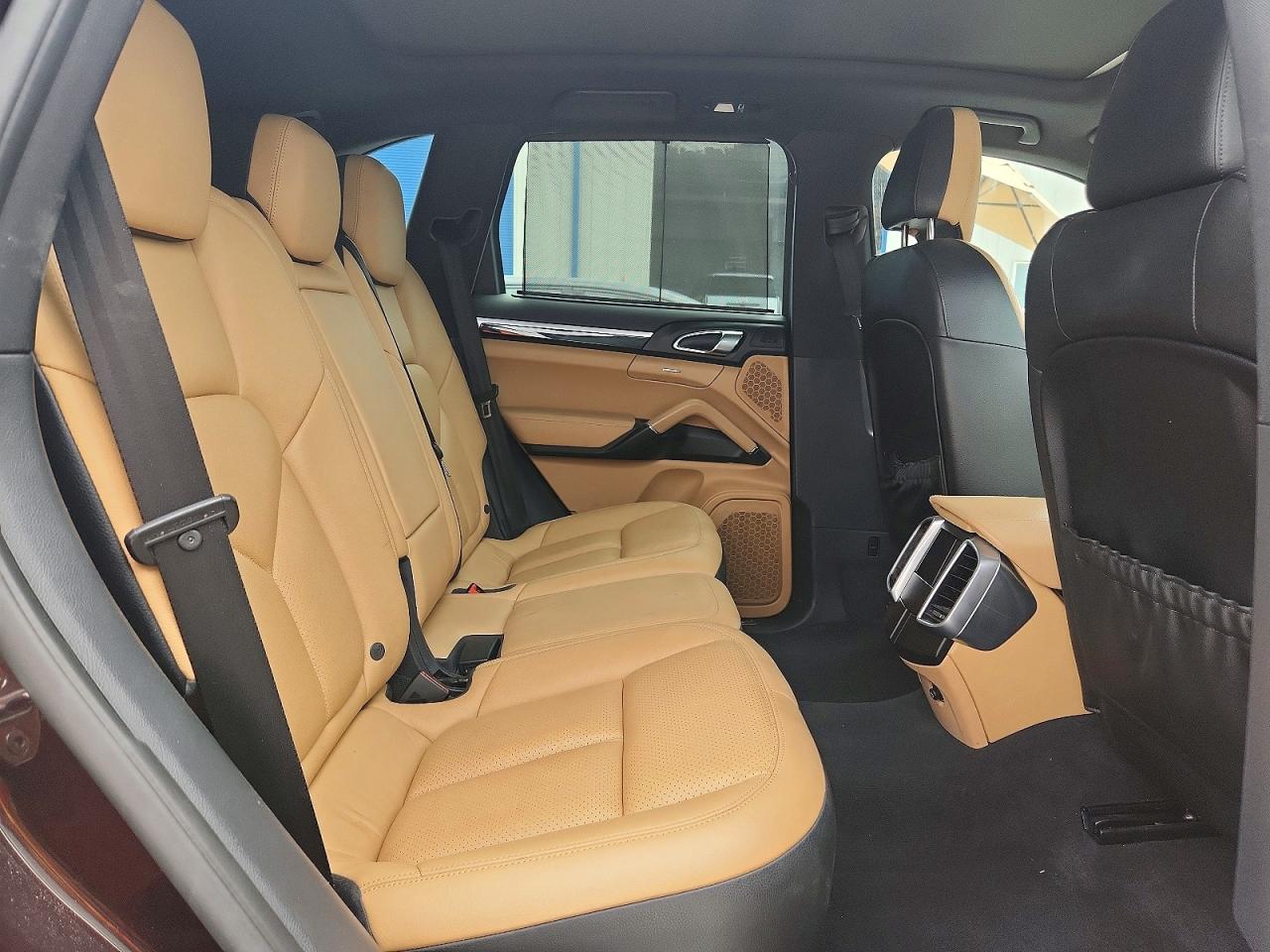 2016 PORSCHE CAYENNE