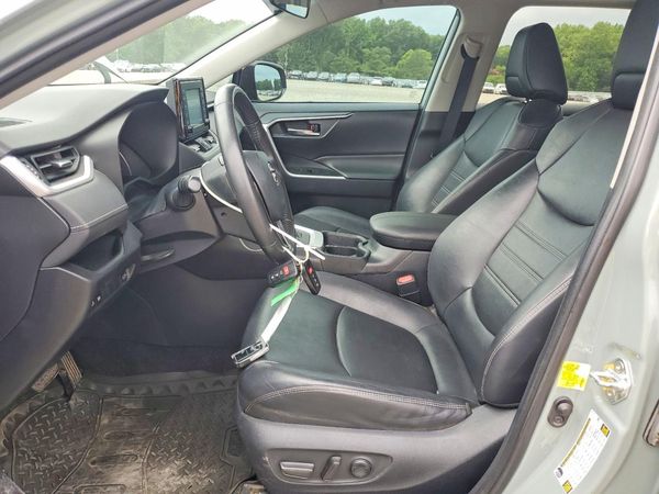 2019 TOYOTA RAV4 XLE Premium