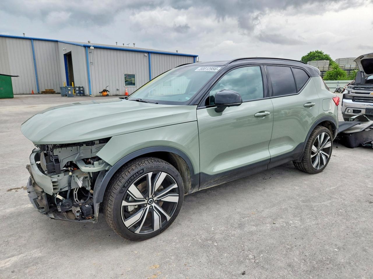 2022 VOLVO XC40