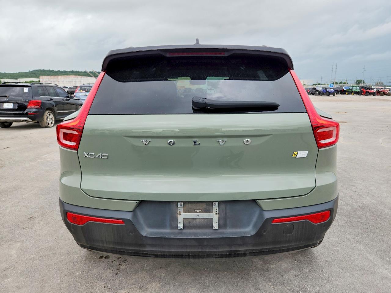 2022 VOLVO XC40