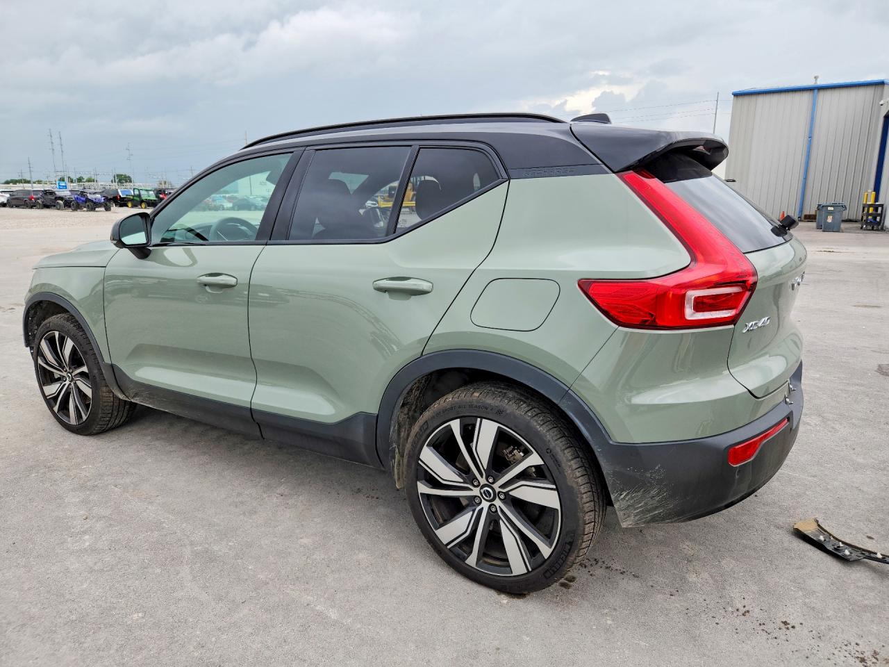 2022 VOLVO XC40