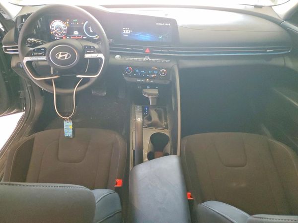 2024 HYUNDAI ELANTRA