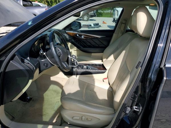 2016 INFINITI Q50