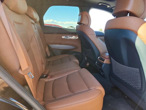2025 GENESIS GV70