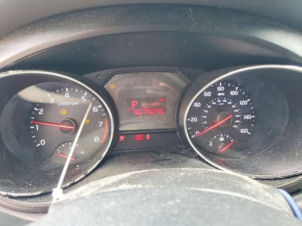 2016 KIA SEDONA LX - Middle-low