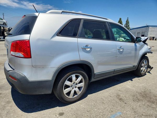 2013 KIA SORENTO Base / LX