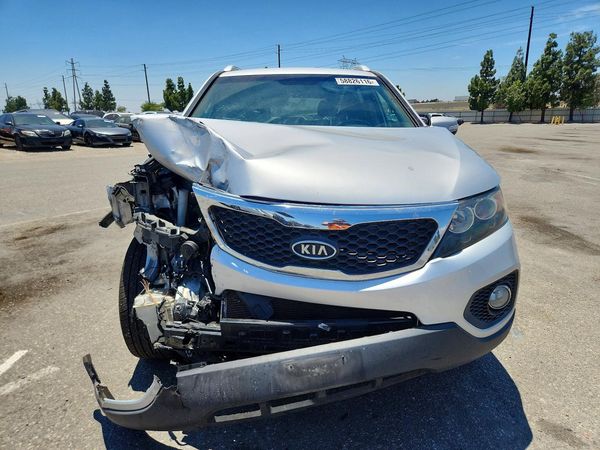 2013 KIA SORENTO Base / LX