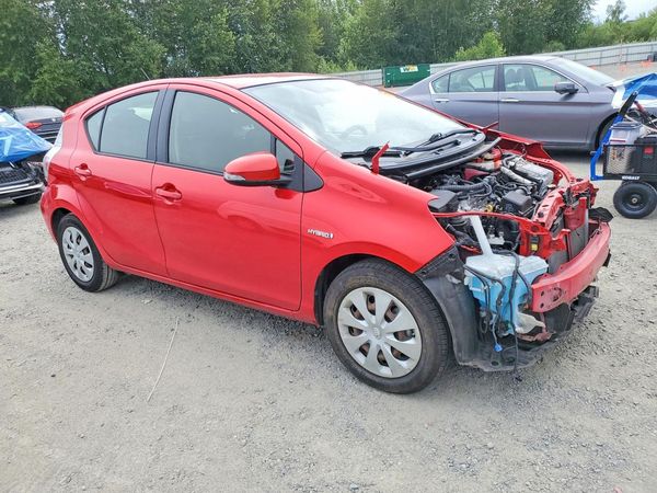 2013 TOYOTA PRIUS — Passenger 3/4