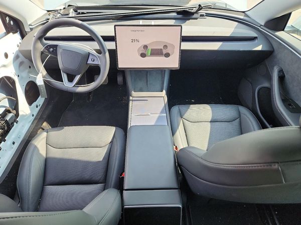 2025 TESLA MODEL 3