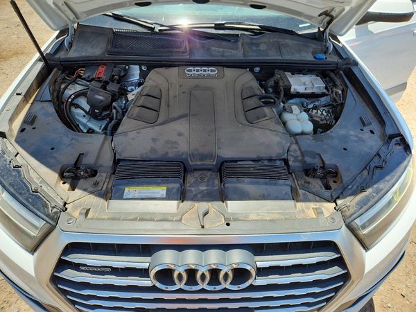 2017 AUDI Q7 quattro Premium Plus