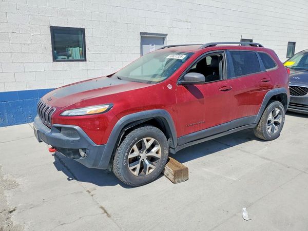2016 JEEP CHEROKEE Trailhawk — Front 3/4