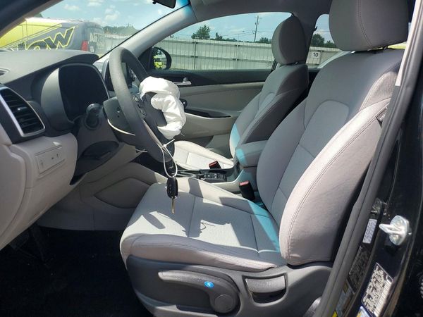 2021 HYUNDAI TUCSON SE
