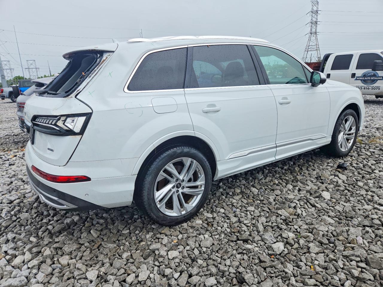 2023 AUDI Q7 quattro Premium Plus