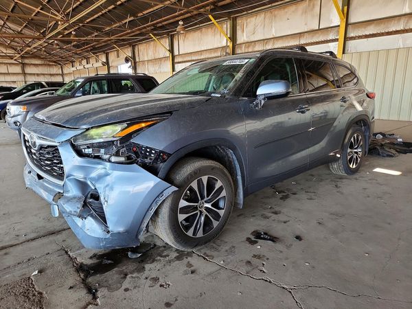 2020 TOYOTA HIGHLANDER XLE Nav