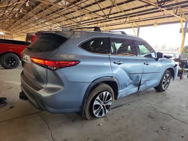 2020 TOYOTA HIGHLANDER XLE Nav