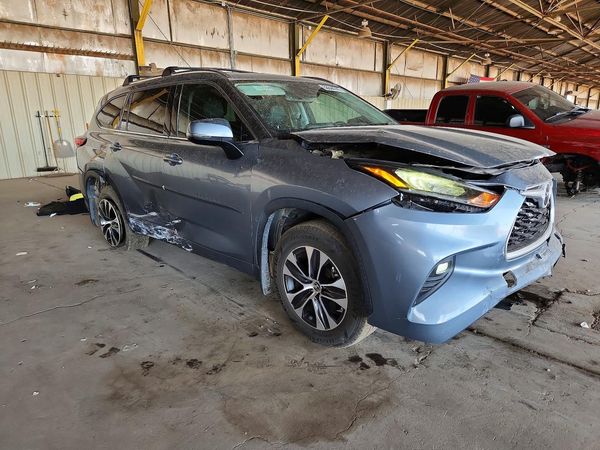 2020 TOYOTA HIGHLANDER XLE Nav