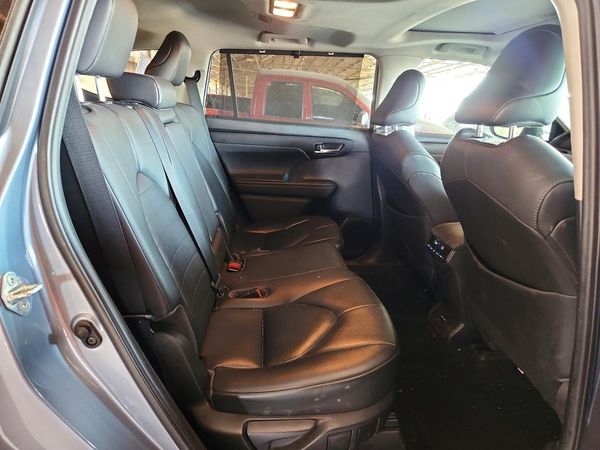 2020 TOYOTA HIGHLANDER XLE Nav