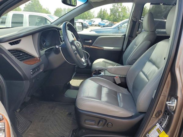 2015 TOYOTA SIENNA