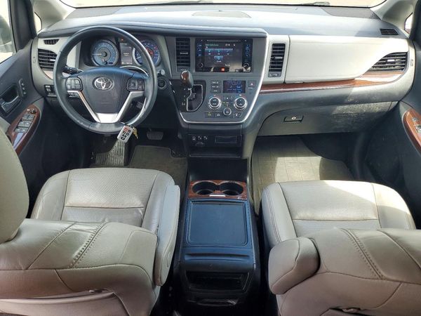 2015 TOYOTA SIENNA