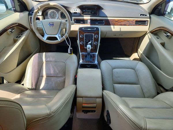 2013 VOLVO XC70