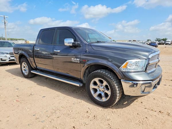 2018 RAM 1500 Laramie — Passenger 3/4