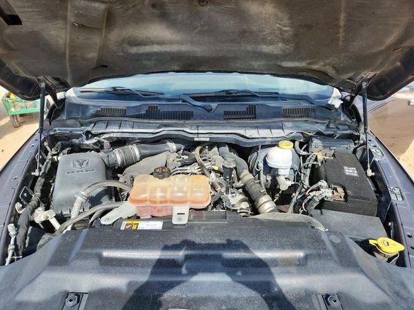 2018 RAM 1500 Laramie — Engine bay