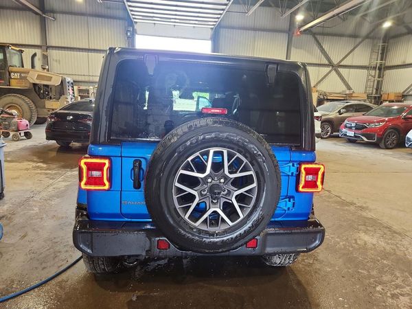 2025 JEEP WRANGLER 4-DOOR SAHARA