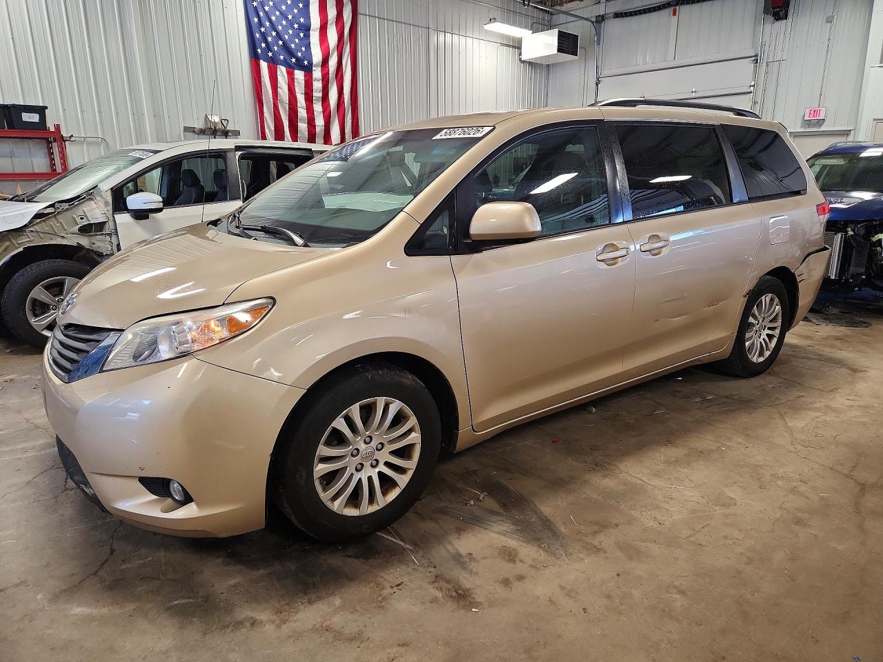 2013 TOYOTA SIENNA
