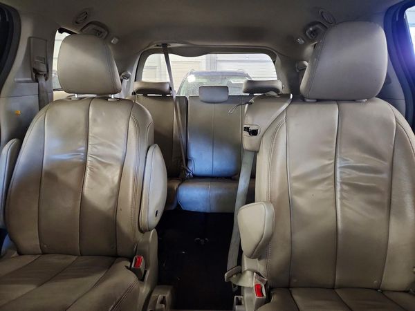 2013 TOYOTA SIENNA