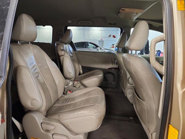 2013 TOYOTA SIENNA
