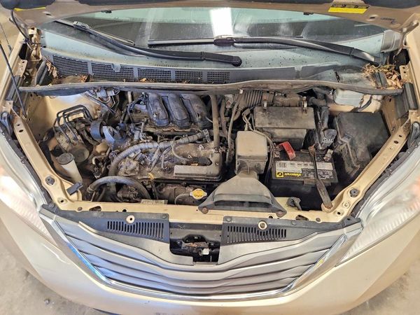 2013 TOYOTA SIENNA