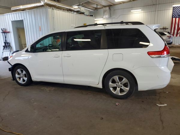 2013 TOYOTA SIENNA