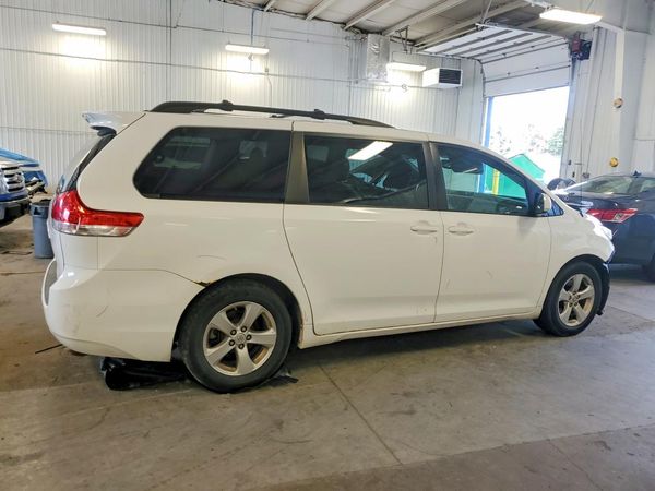 2013 TOYOTA SIENNA