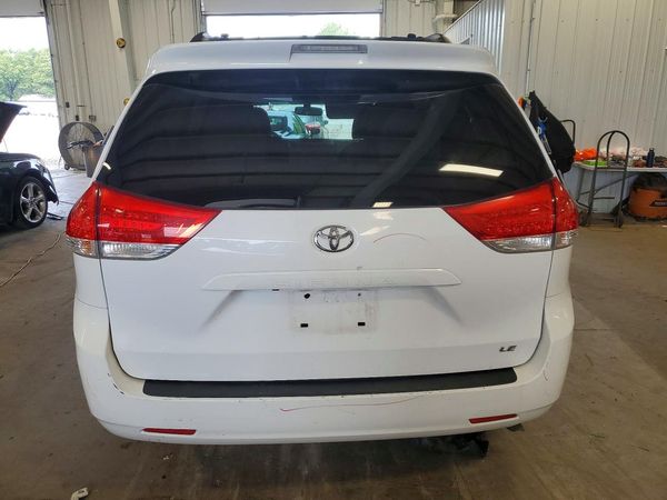 2013 TOYOTA SIENNA