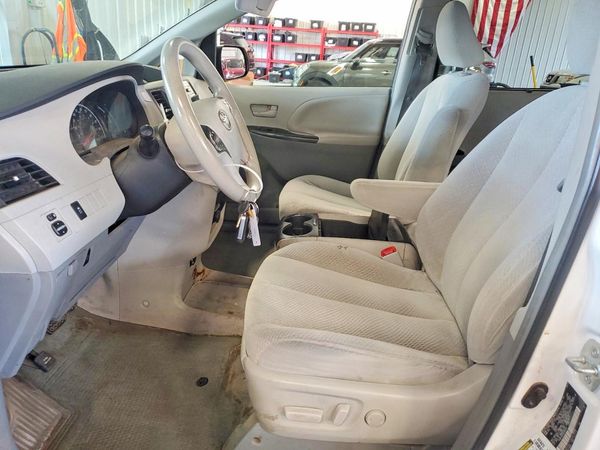 2013 TOYOTA SIENNA