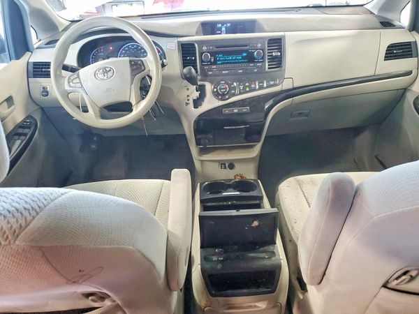 2013 TOYOTA SIENNA