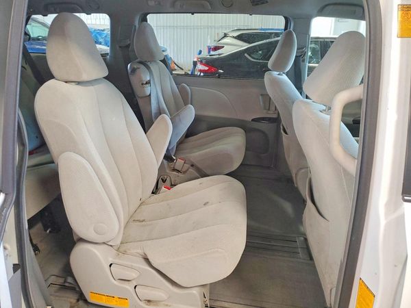 2013 TOYOTA SIENNA