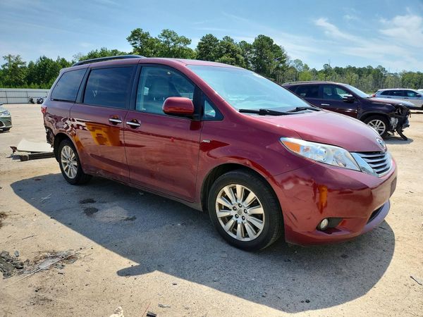 2017 TOYOTA SIENNA