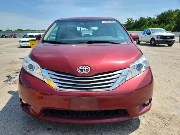 2017 TOYOTA SIENNA