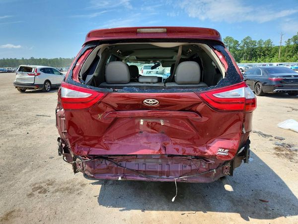 2017 TOYOTA SIENNA